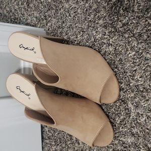 Open toed nude shoes